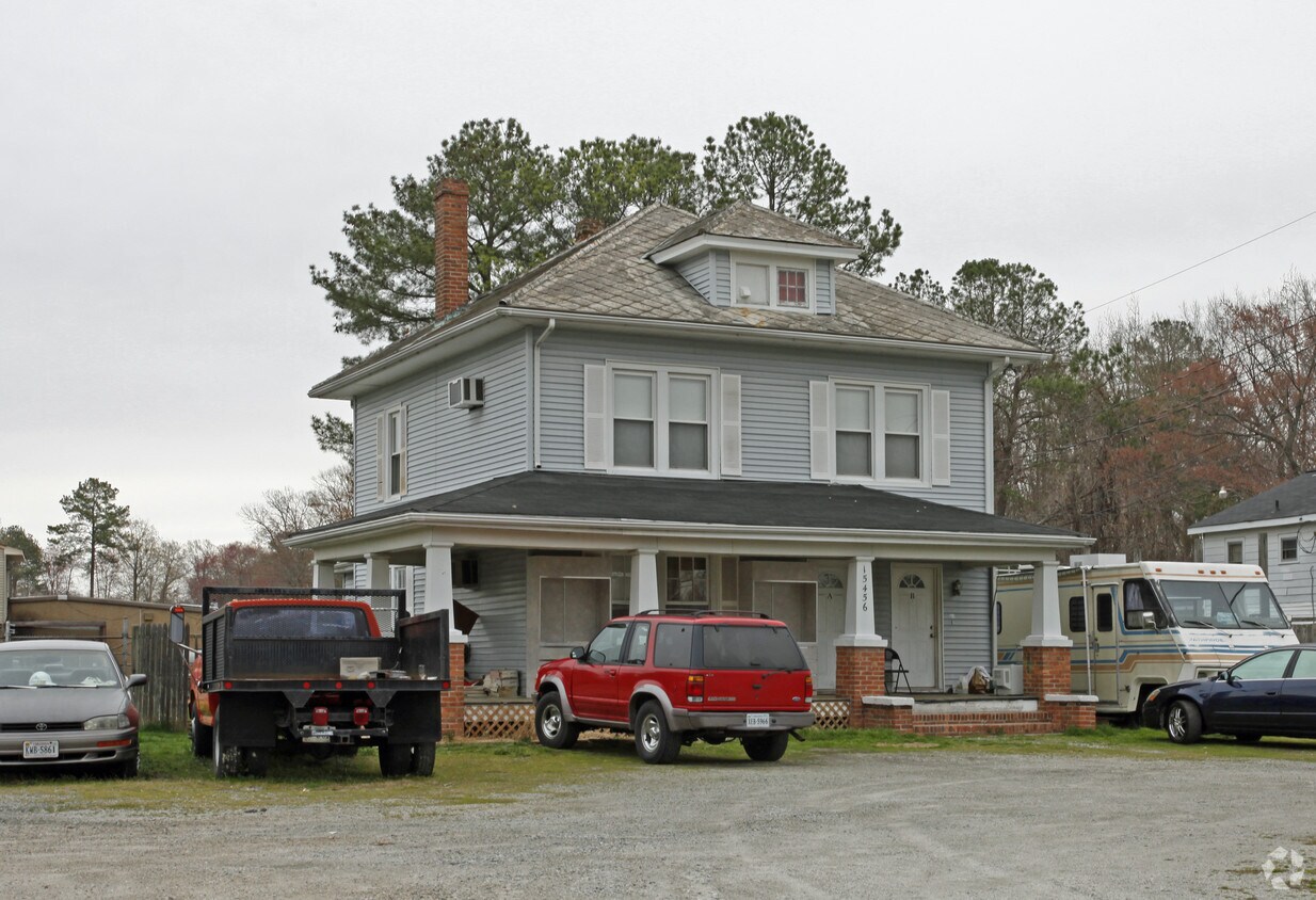 Primary Photo - Fred's Apartments