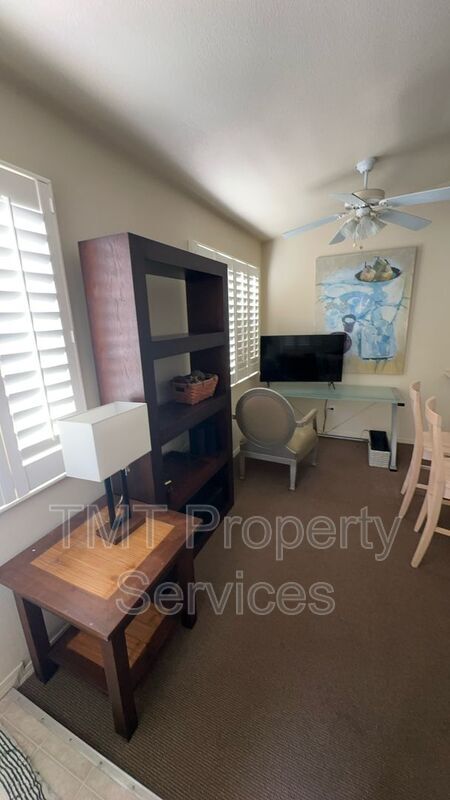 Foto del edificio - 115 Palomar Ave