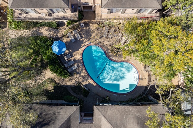 Piscina 1 - Creole on Yorktown