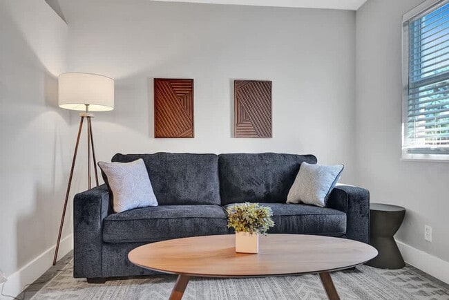 Building Photo - 50 Davie Blvd