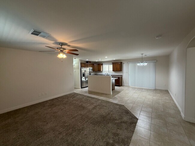 Foto del edificio - NICE 3 BED BATH WITH SOLAR!
