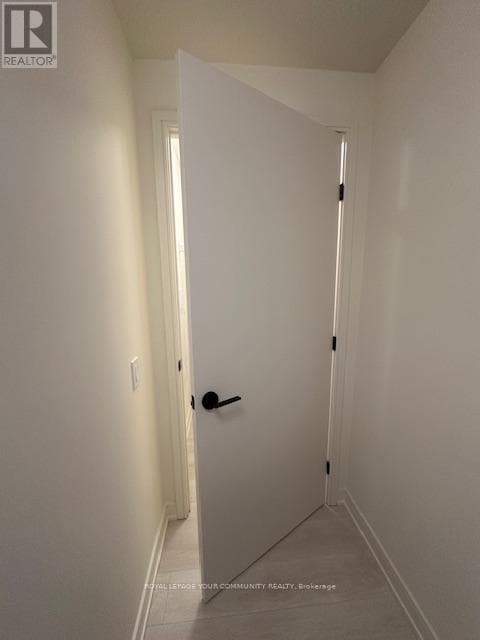 Photo du bâtiment - 8020 Derry Rd