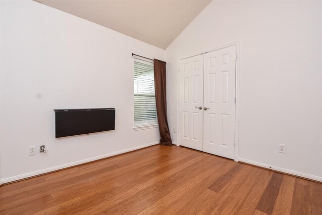 Building Photo - 6730 Albion Cresent Dr