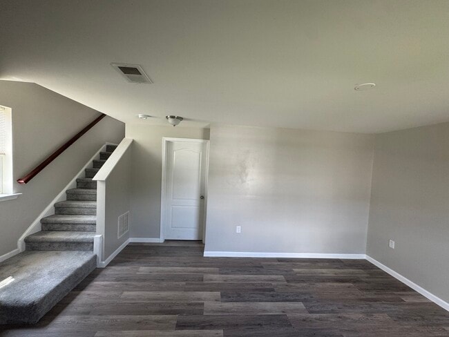 Building Photo - 65 Private Ct