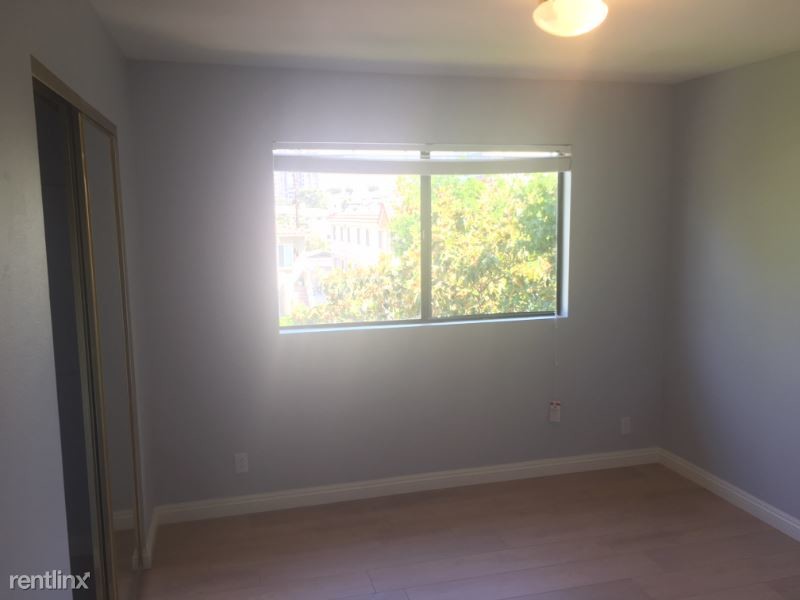 Primary Photo - 360 W Lexington Dr