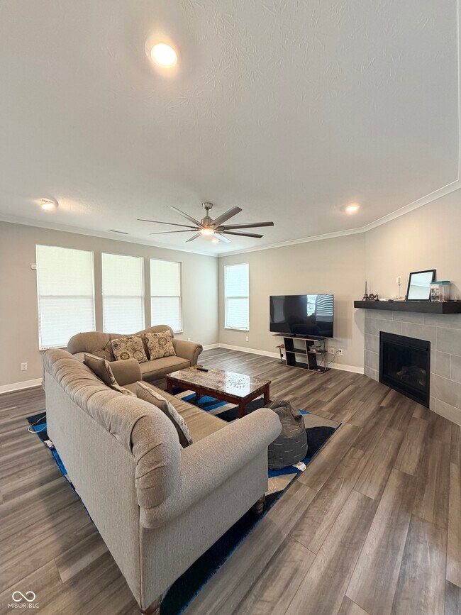 Foto del edificio - 908 Edmonds Pl