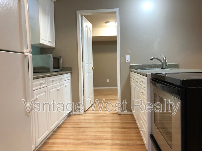 Building Photo - 348-B Rio Dr S