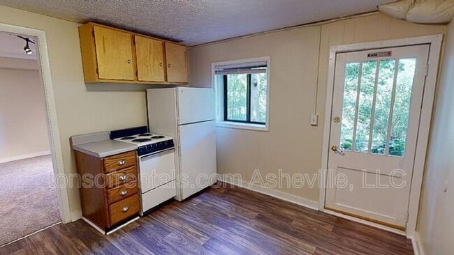 Building Photo - 422 Old Buckeye Cove Rd
