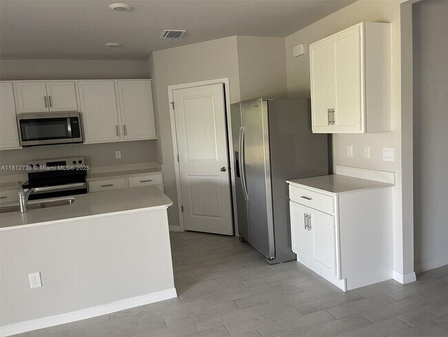 Building Photo - 429 NE Juanita Pl