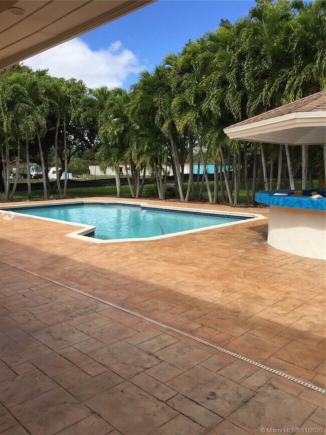 Foto del edificio - 11905 SW 49th St