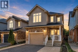 Building Photo - 357 Parkvale Dr
