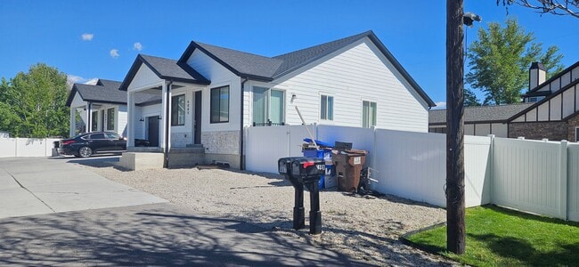 Photo - 6889 S 190 E Townhome
