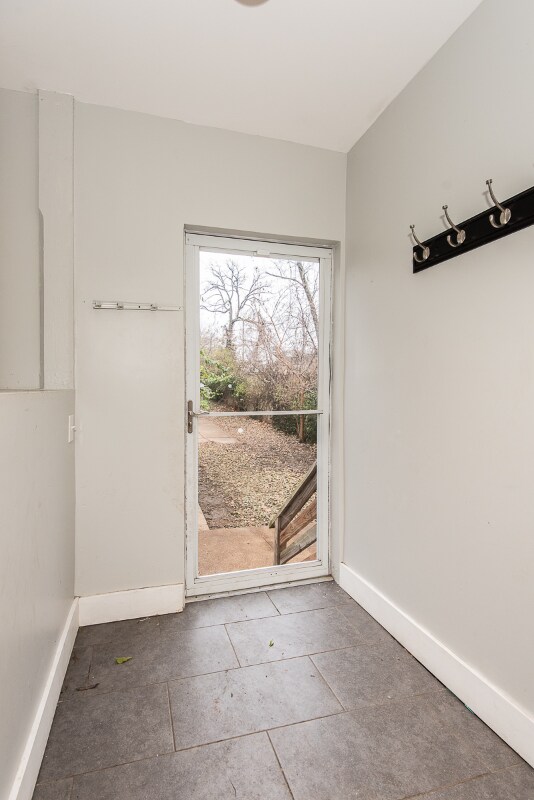 Foto del edificio - 2144 McCausland Ave