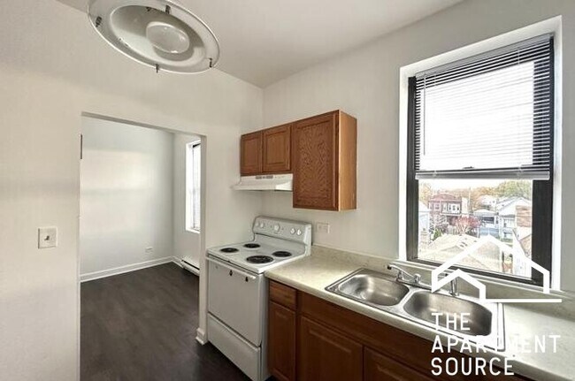 Foto del edificio - 3627 W Dickens Ave