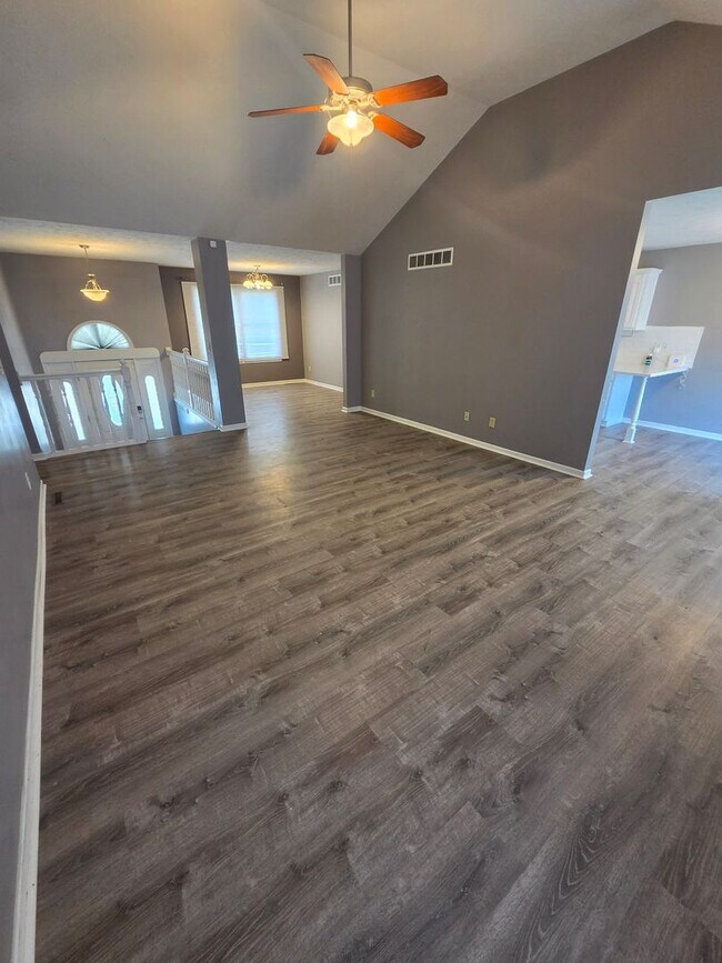 Foto del edificio - Large 4 Bedroom 3 Bath Single Family
