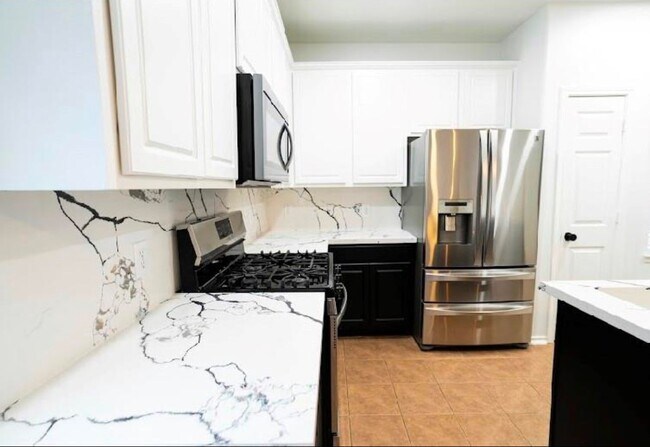 Building Photo - 14413 Rosehedge Ct