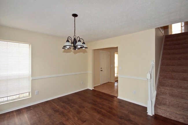 Building Photo - 3060 Linden Dr