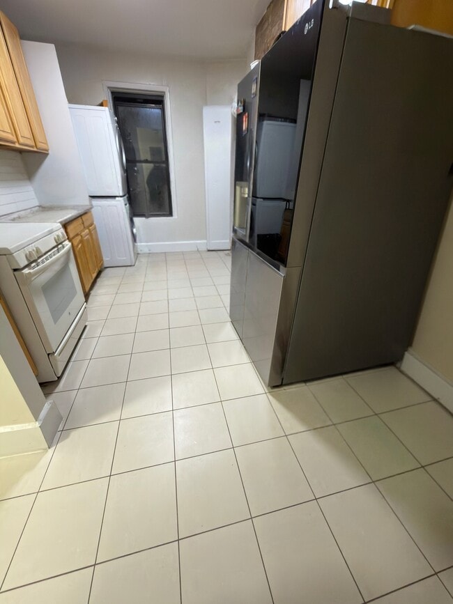 Building Photo - 2128 Newtown Ave