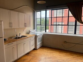 Building Photo - 1415 Kemper St