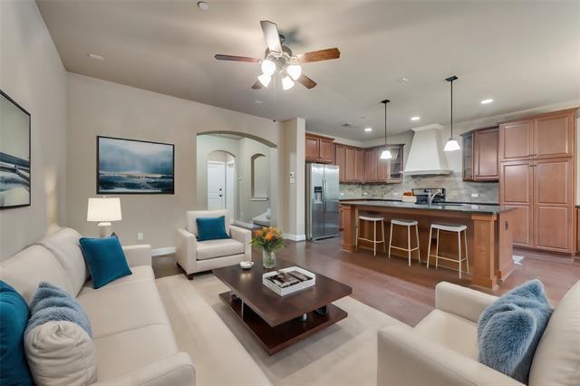 Foto del edificio - 1003 Brook Hollow Dr