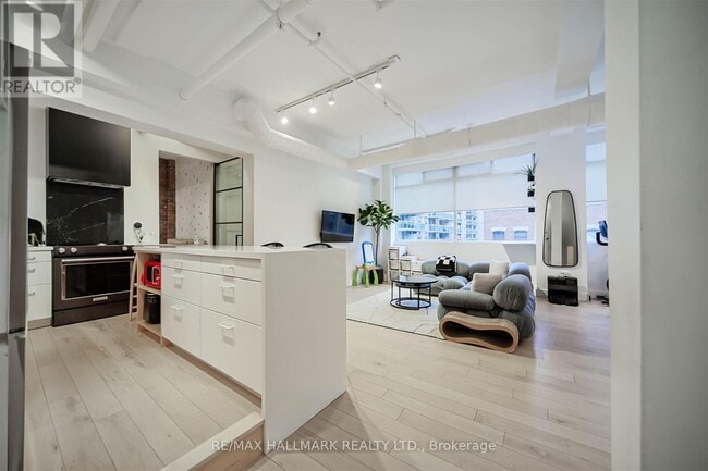 Building Photo - 80 R-380 Sherbourne St