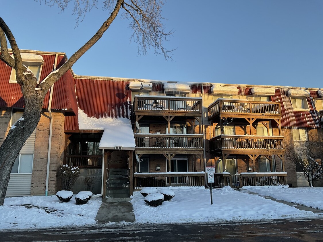 Foto principal - 1850 Tall Oaks Dr