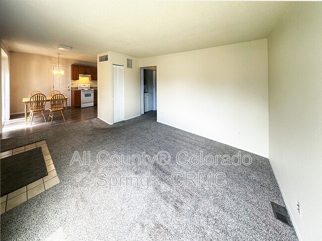 Photo - 1773 Chautauqua Dr House