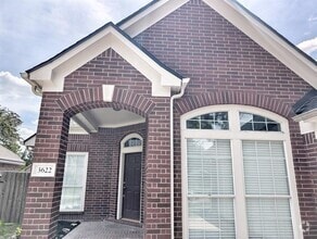 Building Photo - 3622 Englewood Dr