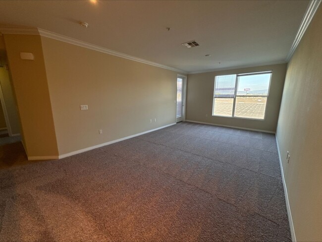 Interior Photo - Stadium House Apartments