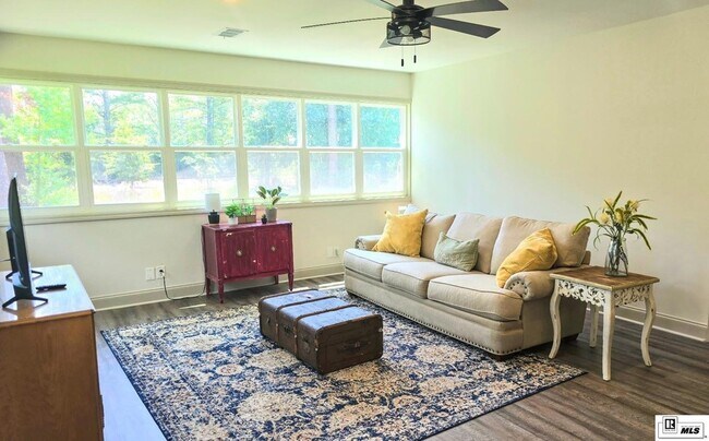 Foto del edificio - 923 Fortune Dr