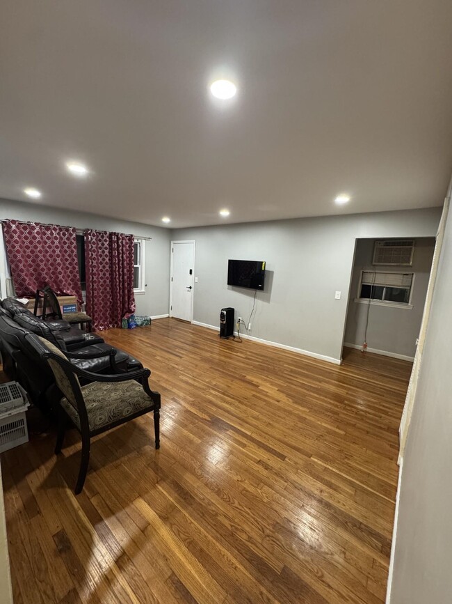 Foto del edificio - 9119 Smith Ave