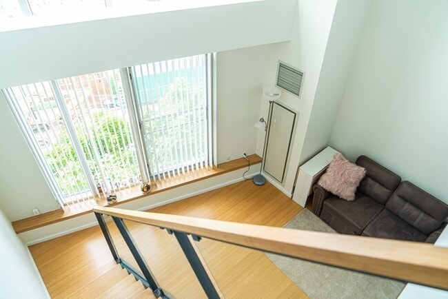 Foto del edificio - 1 Earhart St