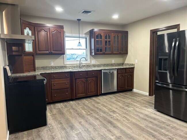 Fotografía del edificio - 547 N Broadway St