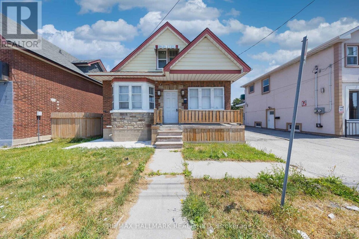 Primary Photo - 559 Ritson Rd S