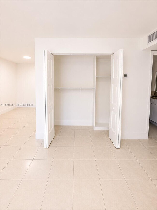 Building Photo - 7160 Fairway Dr