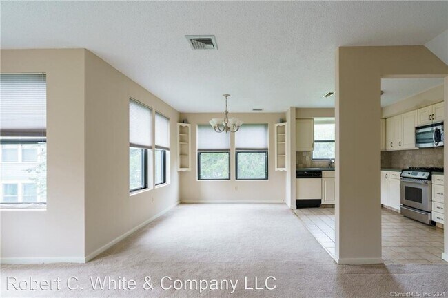 Building Photo - 3 br, 2 bath House - 3228 Whitney Ave, Uni...
