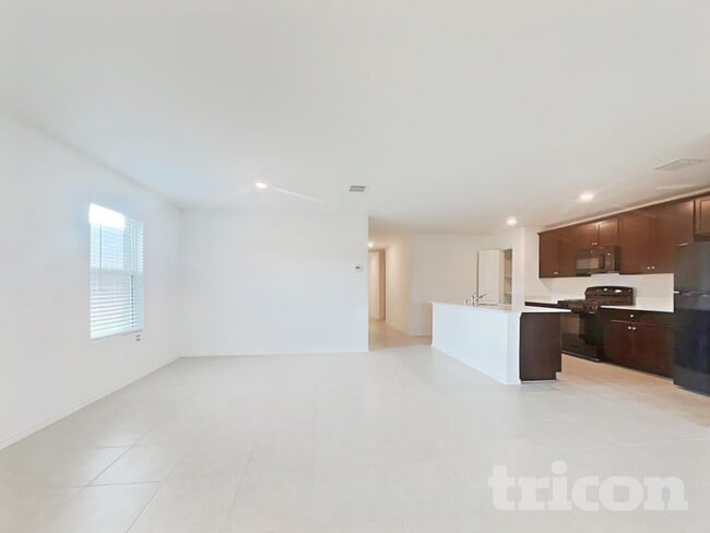 Building Photo - 700 Odlozil Ln