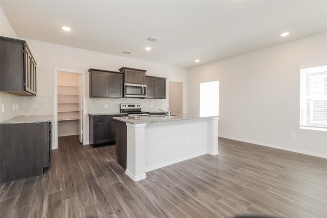Building Photo - 15251 Estrella Rd W