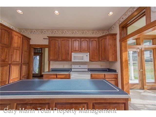 Building Photo - 4 br, 3.5 bath House - 9027 Goodrich Road