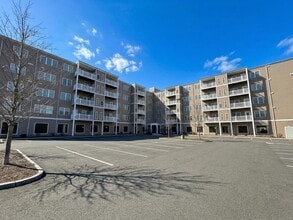 Building Photo - 8 Walnut St