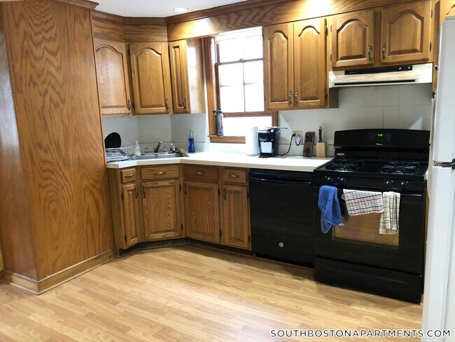 Building Photo - 338 K St