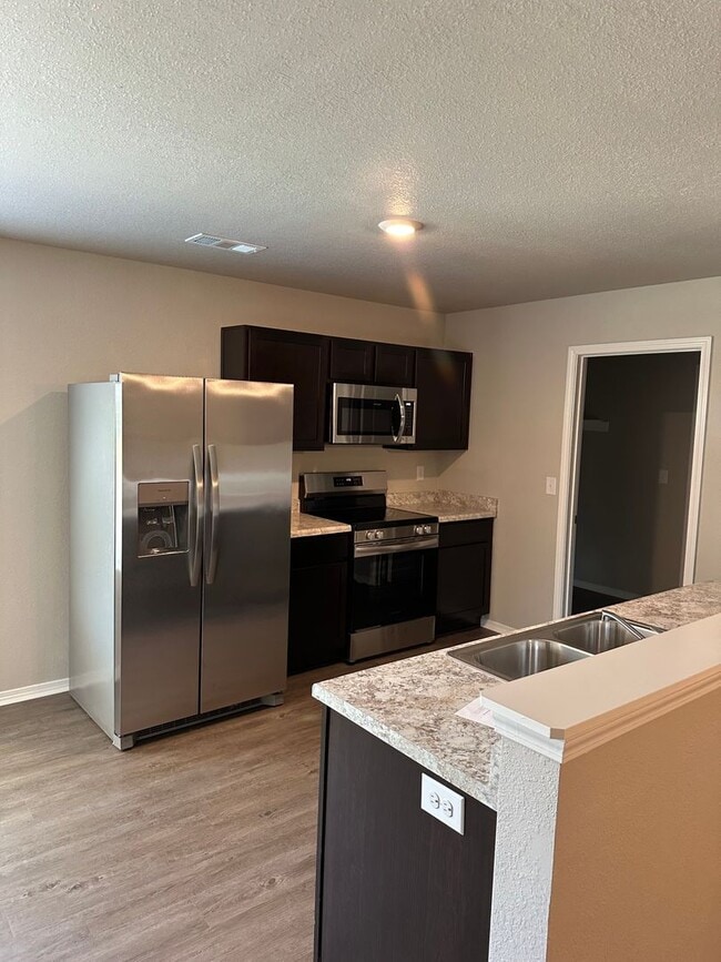 Building Photo - Pre-Leasing Now: Charming 3-Bed, 2-Bath Home in Prospect Farms