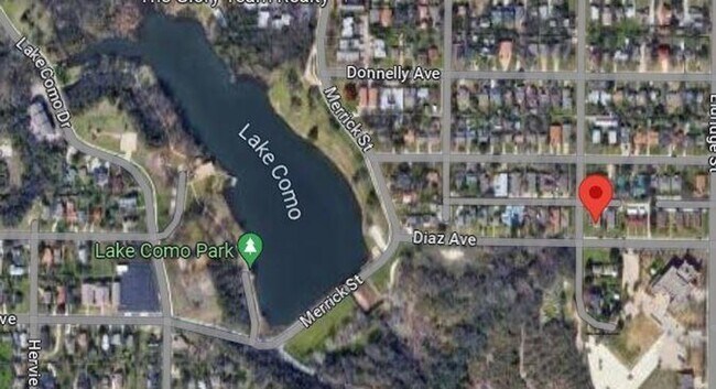 Building Photo - Awesome Townhome in Walking Distance the t...