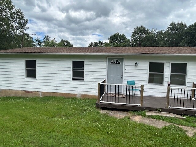Foto principal - 117 Friendly Acres Ln