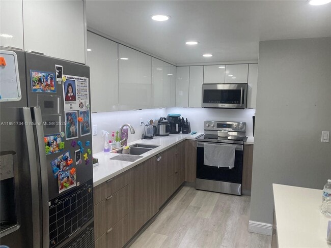 Foto del edificio - 10090 NW 80th Ct