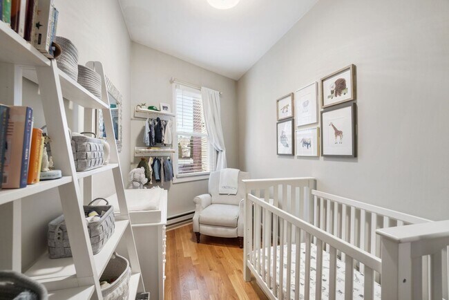 Building Photo - SEPTEMBER 1 Charlestown 2 bedroom on High St
