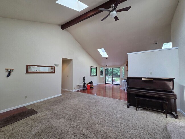 Foto del edificio - Tucked Away in Gig Harbor - 3 Bedroom + Bonus & Huge Yard. Available Now!