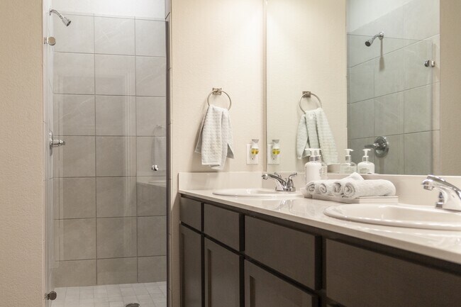 Foto del edificio - 14544 Trough Ln