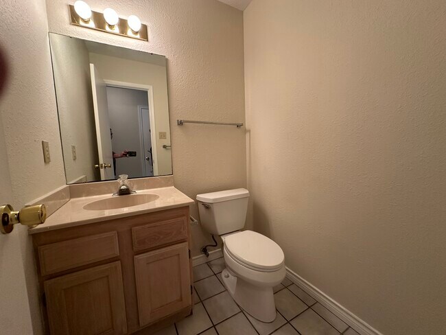 Foto del edificio - 15357 Yardarm Ct