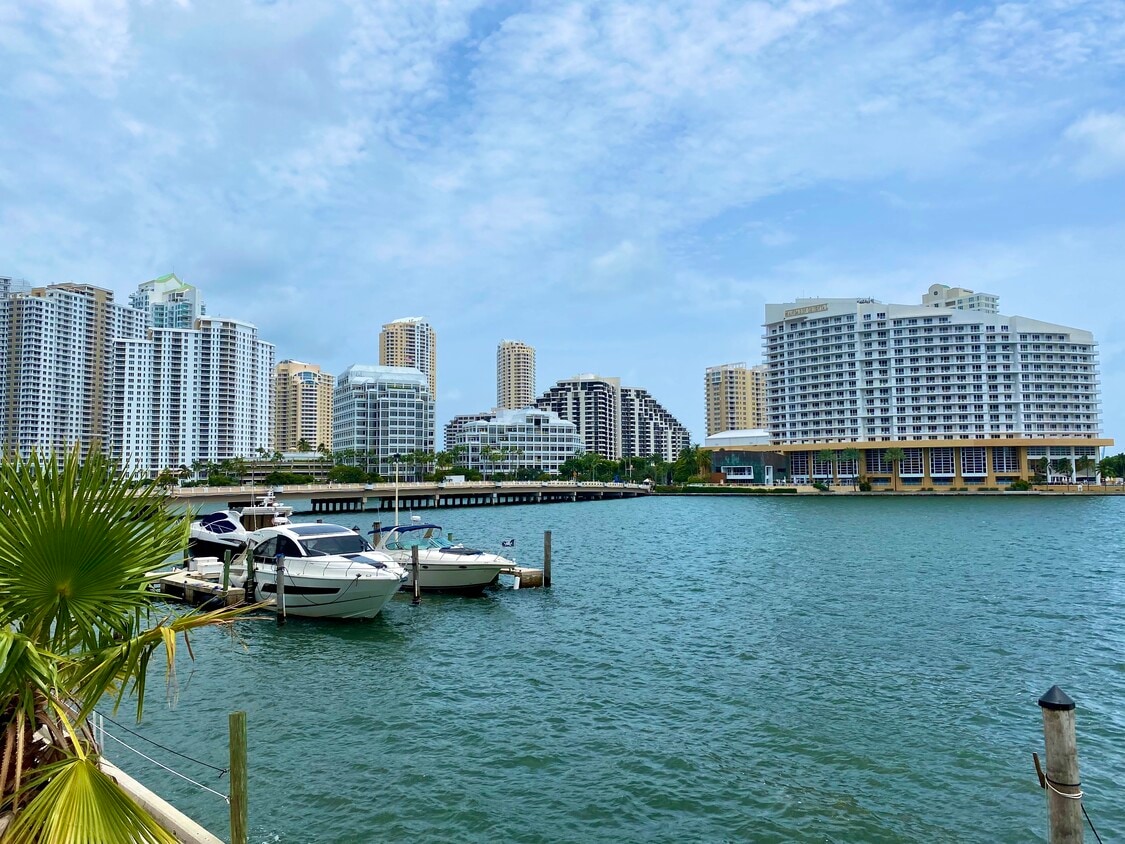 Photo - 999 Brickell Bay Dr (Miami, FL)